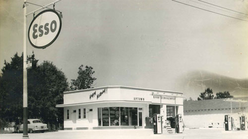 vintage photo of an old fueling station